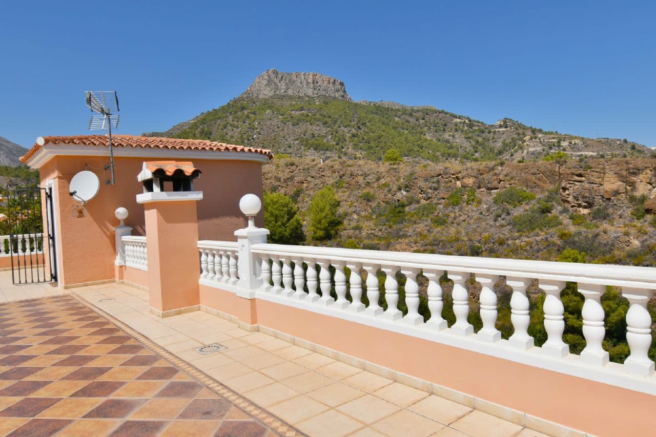 Chalet de 5 habitaciones en Calpe / Calp en venta con piscina garaje - 895.000 € (Ref: 3545182)