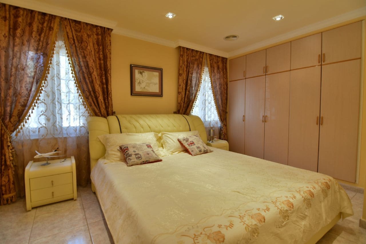 Chalet de 5 habitaciones en Calpe / Calp en venta con piscina garaje - 895.000 € (Ref: 3545182)