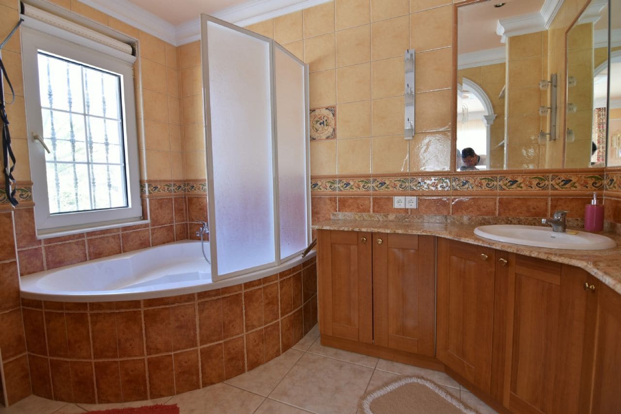 Chalet de 5 habitaciones en Calpe / Calp en venta con piscina garaje - 895.000 € (Ref: 3545182)