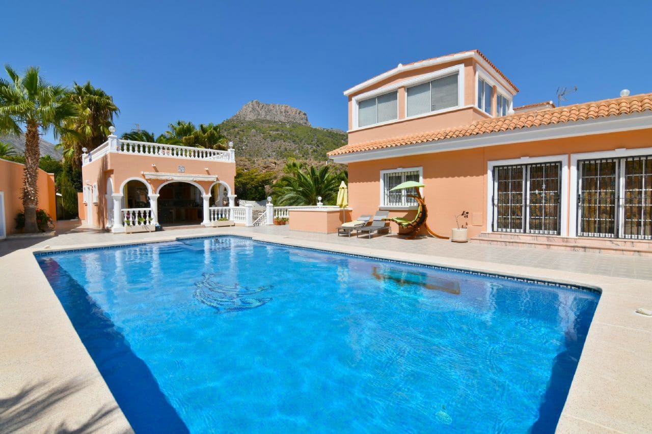 Chalet de 5 habitaciones en Calpe / Calp en venta con piscina garaje - 895.000 € (Ref: 3545182)