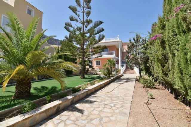 Chalet de 5 habitaciones en Maryvilla, Calpe / Calp en venta con piscina garaje - 895.000 € (Ref: 3545182)