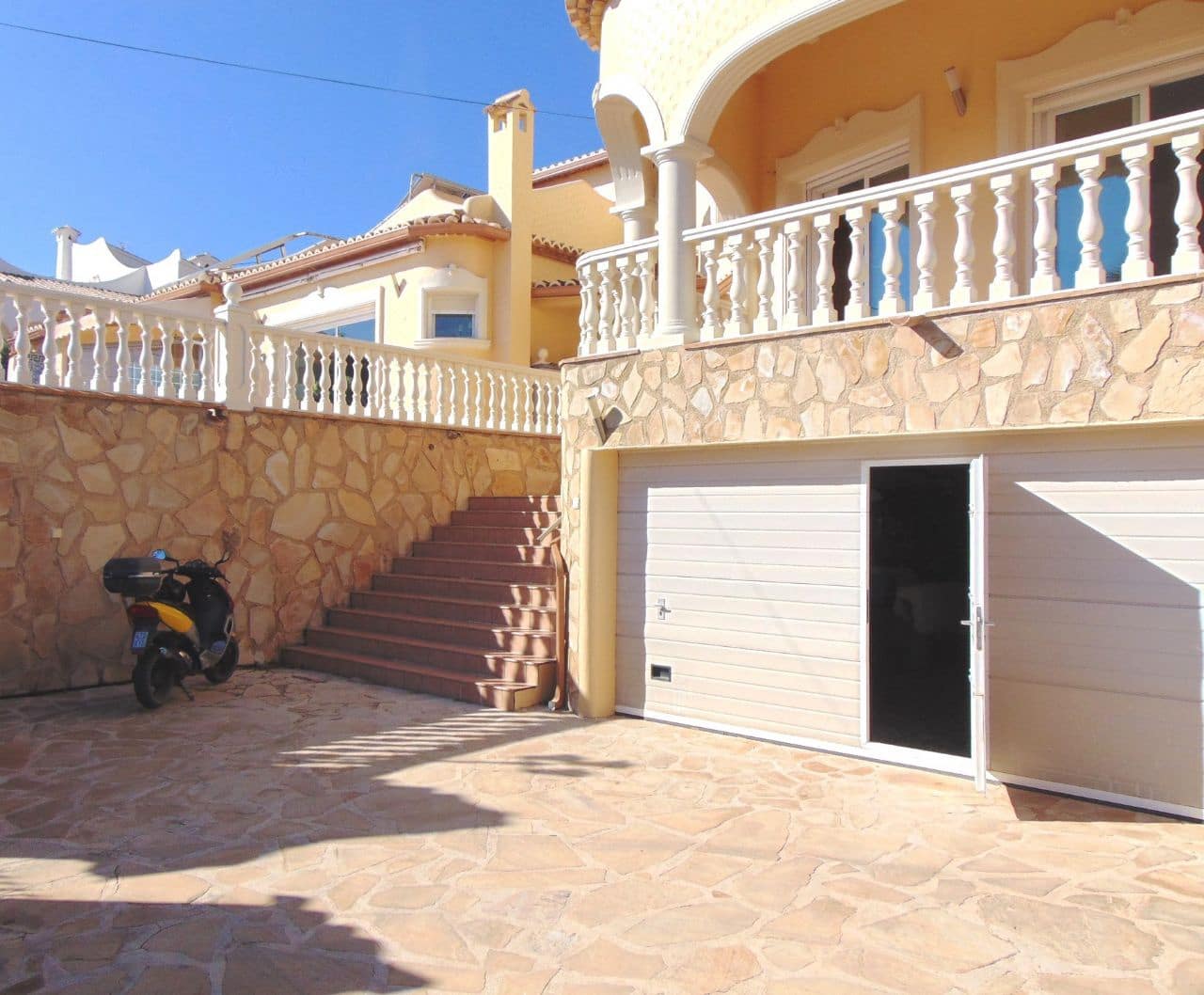 5 soveværelse Villa til salg i Calpe / Calp med swimmingpool garage - € 749.000 (Ref: 3545183)
