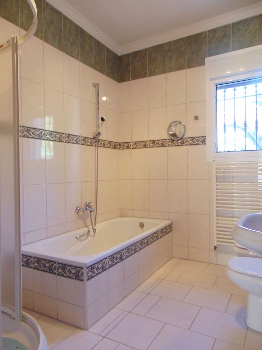 5 soveværelse Villa til salg i Calpe / Calp med swimmingpool garage - € 749.000 (Ref: 3545183)