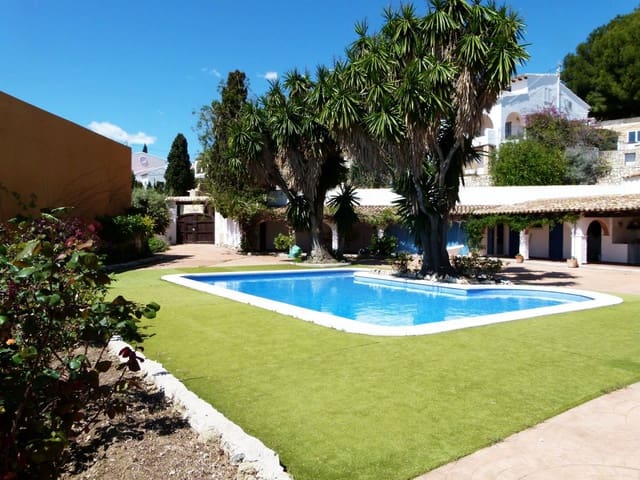4 bedroom Villa for sale in Calpe / Calp with pool garage - € 795,000 (Ref: 3545204)