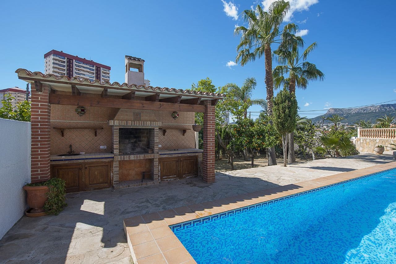5 bedroom Villa for sale in Calpe / Calp with pool garage - € 790,000 (Ref: 3545207)