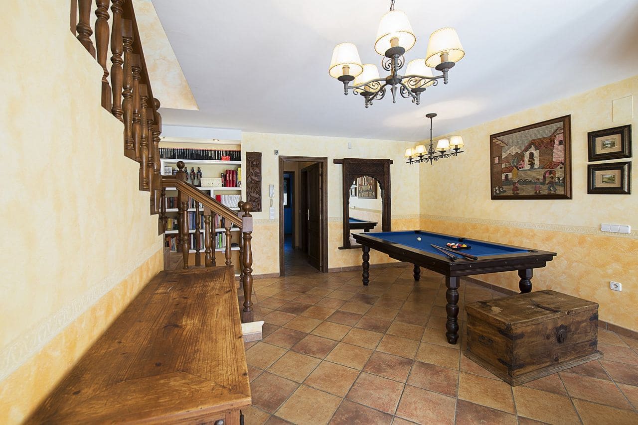 5 bedroom Villa for sale in Calpe / Calp with pool garage - € 790,000 (Ref: 3545207)