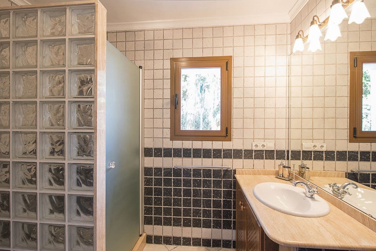 5 bedroom Villa for sale in Calpe / Calp with pool garage - € 790,000 (Ref: 3545207)