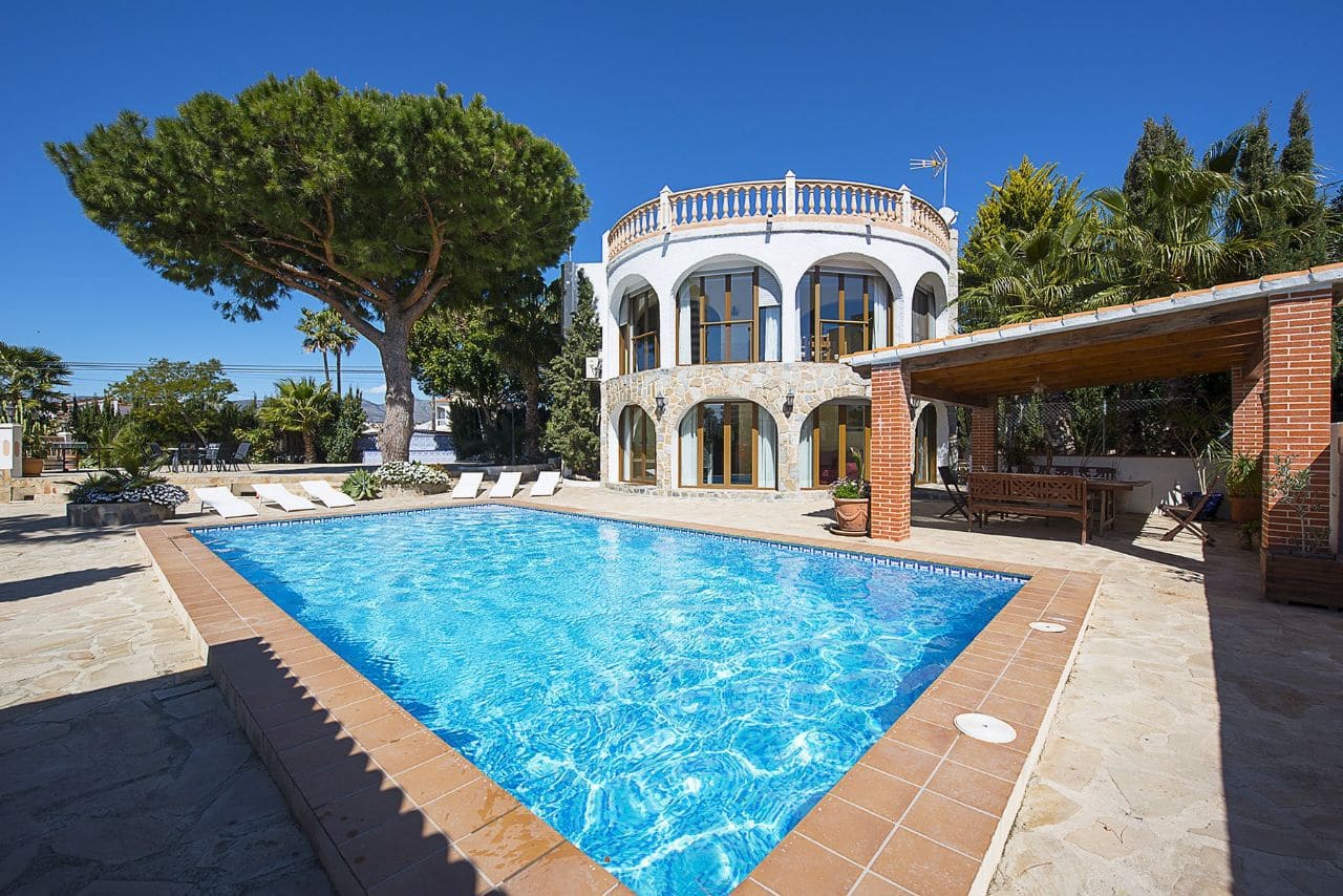 5 bedroom Villa for sale in Calpe / Calp with pool garage - € 790,000 (Ref: 3545207)