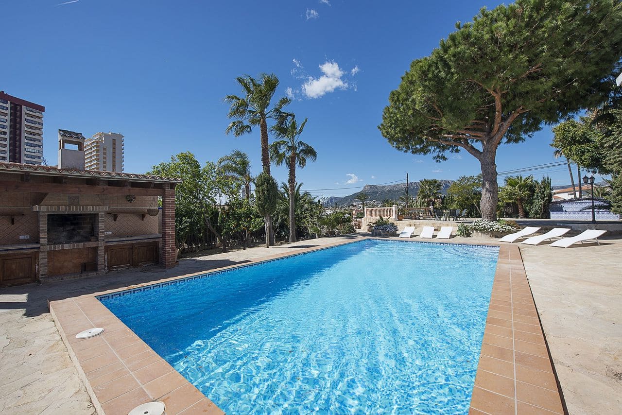 5 bedroom Villa for sale in Calpe / Calp with pool garage - € 790,000 (Ref: 3545207)