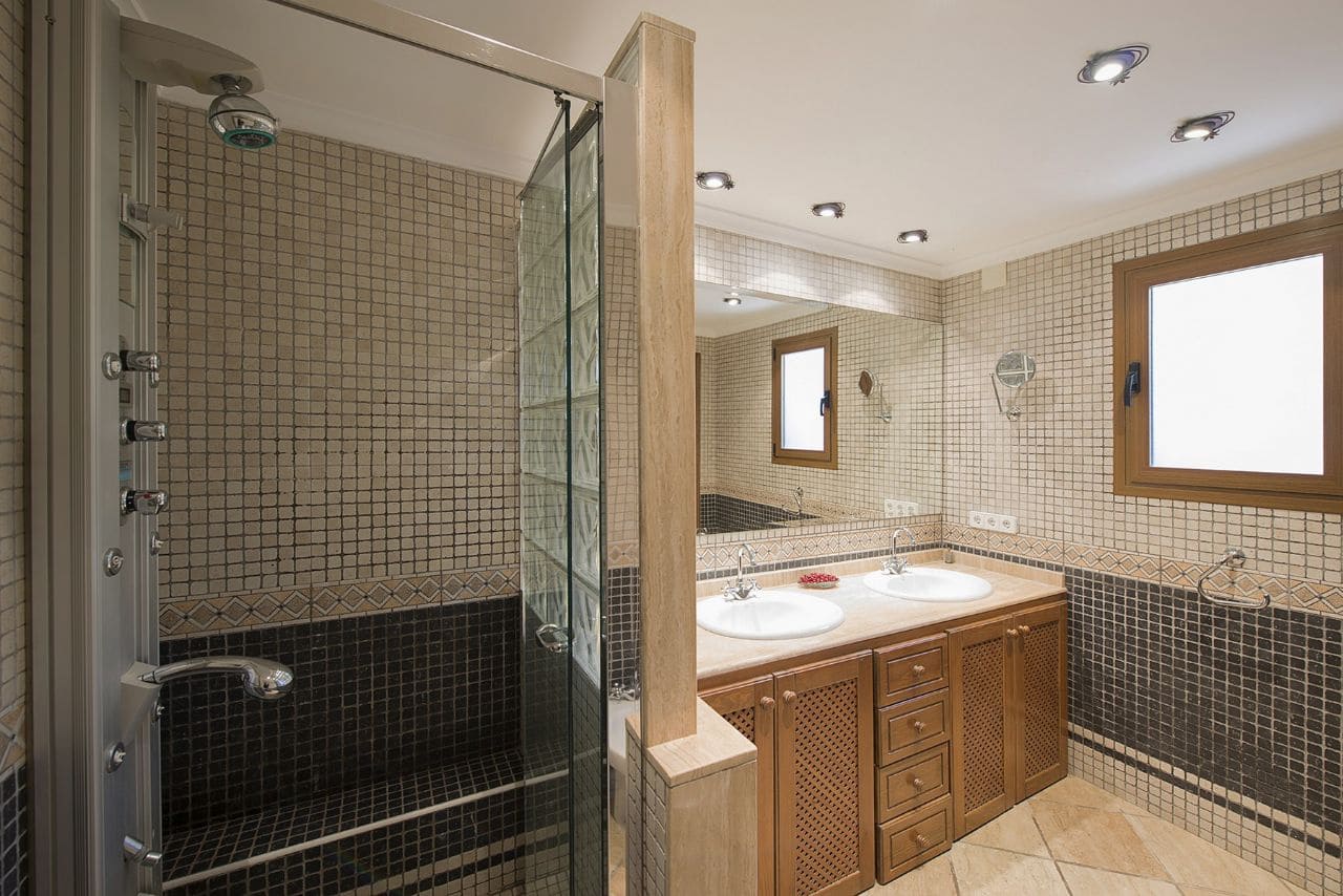 5 bedroom Villa for sale in Calpe / Calp with pool garage - € 790,000 (Ref: 3545207)