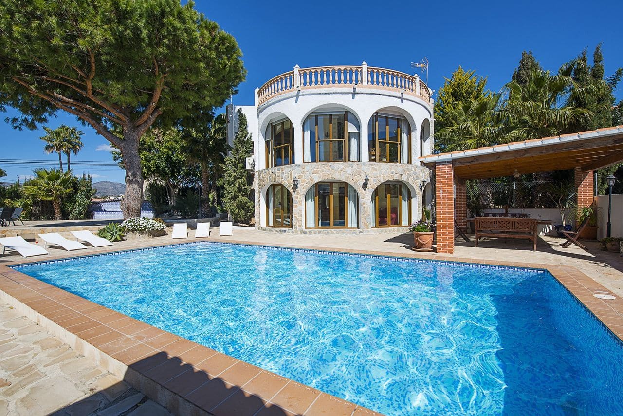 5 bedroom Villa for sale in Calpe / Calp with pool garage - € 790,000 (Ref: 3545207)