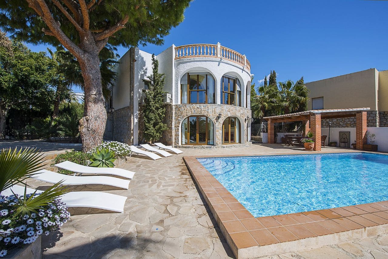 5 bedroom Villa for sale in Calpe / Calp with pool garage - € 790,000 (Ref: 3545207)