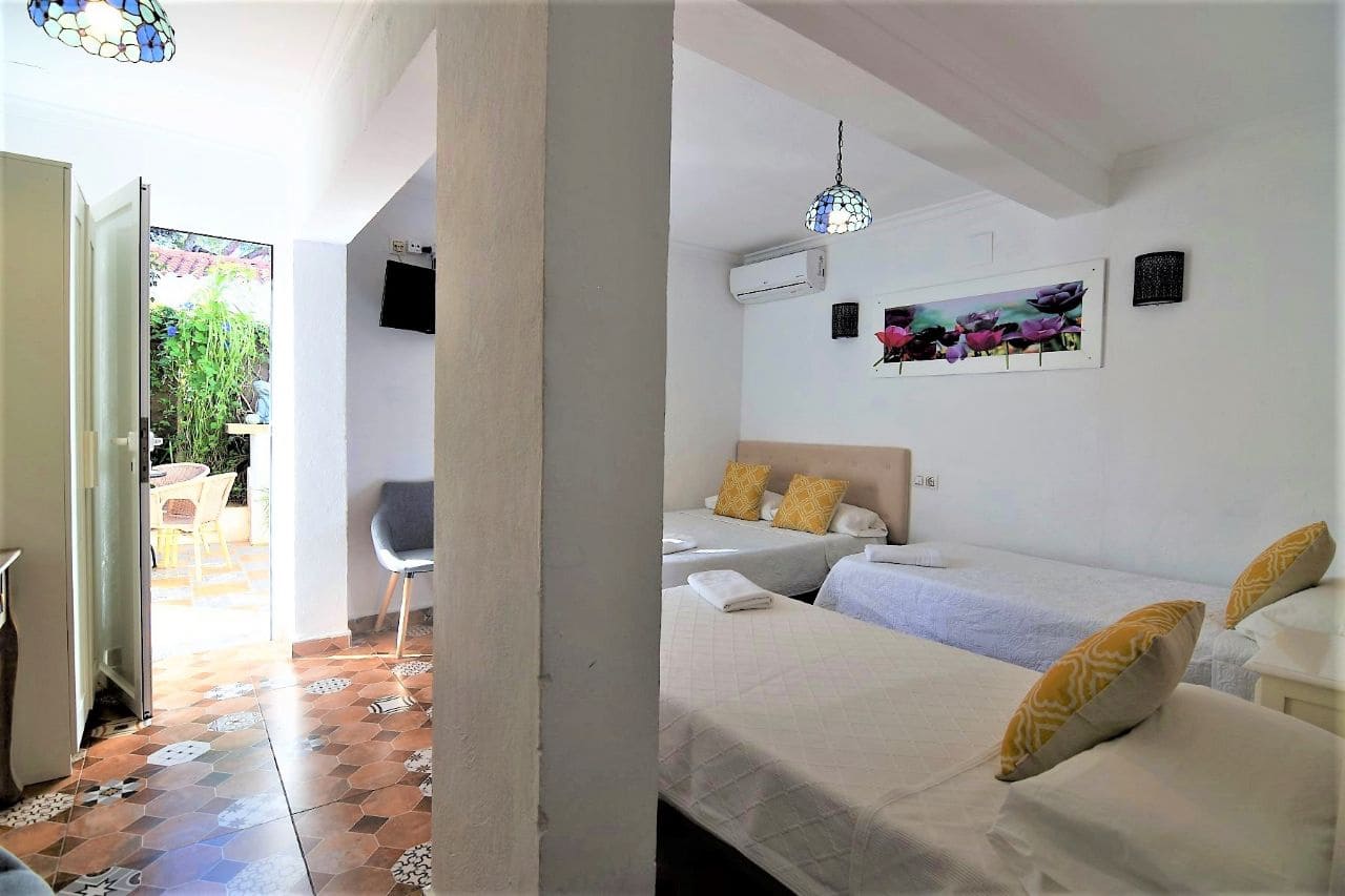 15 slaapkamer Hotel te koop in Calpe / Calp met zwembad garage - € 1.050.000 (Ref: 4171057)