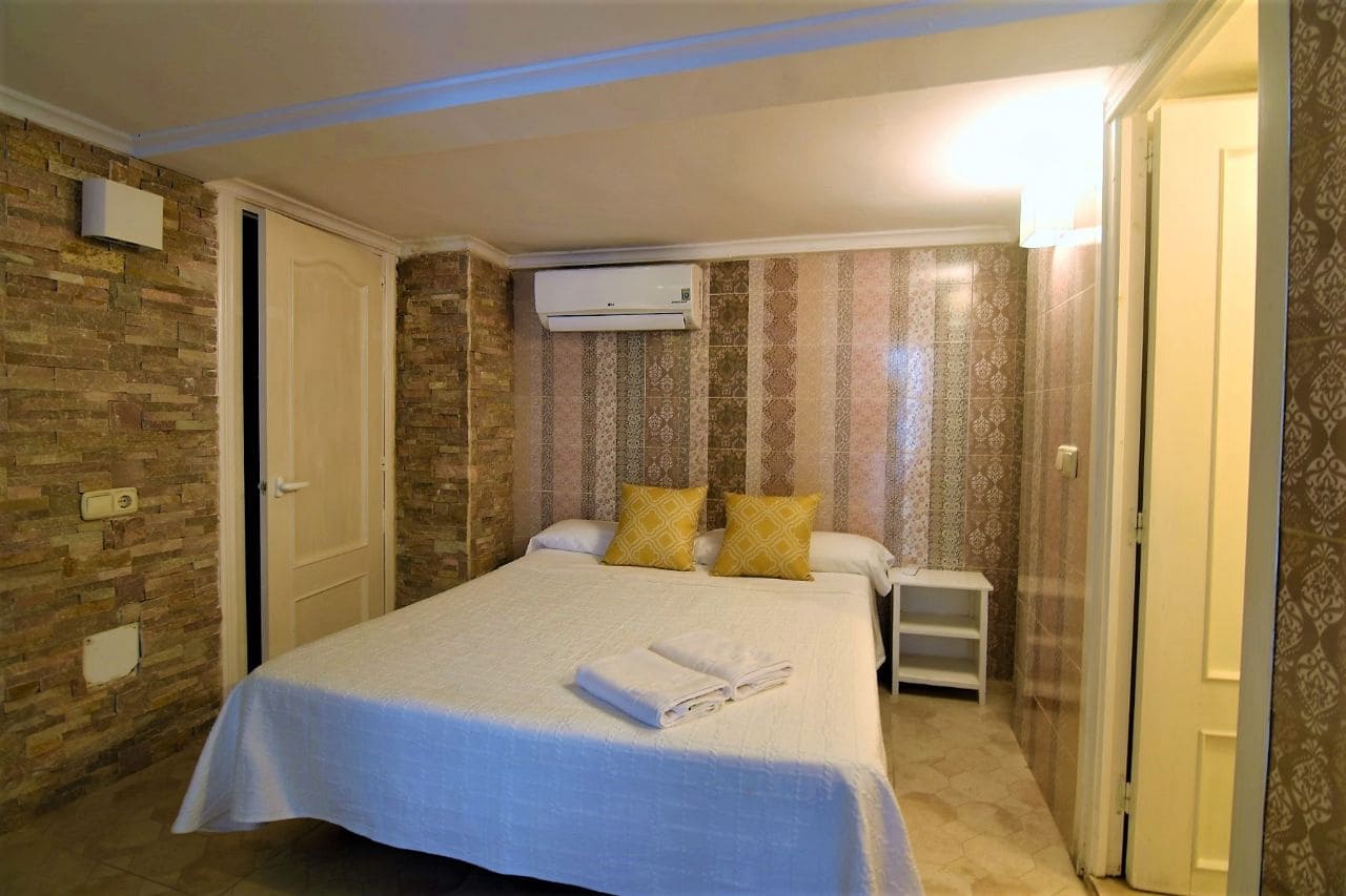 15 slaapkamer Hotel te koop in Calpe / Calp met zwembad garage - € 1.050.000 (Ref: 4171057)