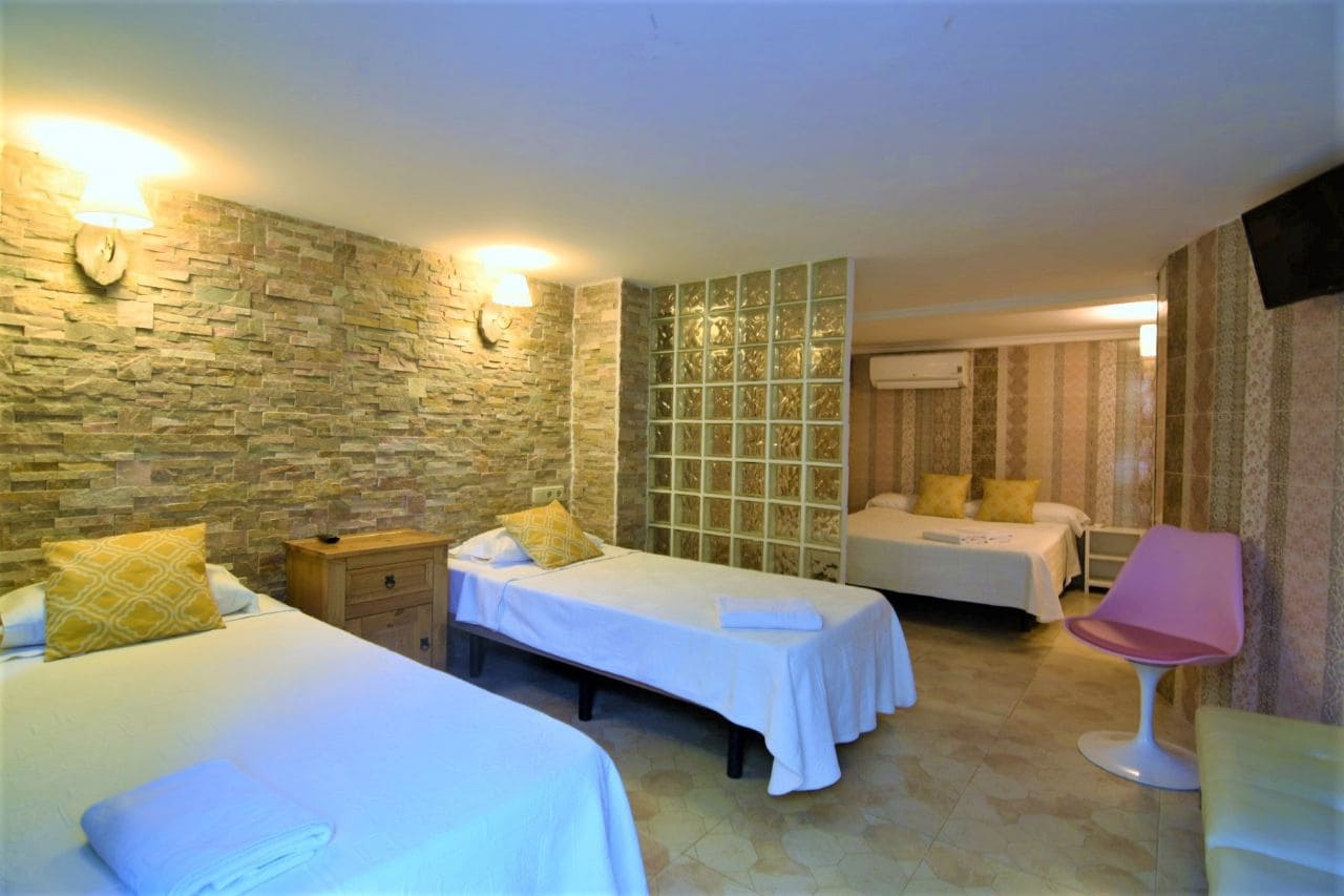 15 slaapkamer Hotel te koop in Calpe / Calp met zwembad garage - € 1.050.000 (Ref: 4171057)