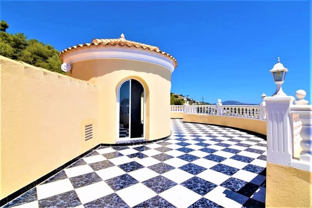 Chalet de 4 habitaciones en Calpe / Calp en venta con piscina garaje - 1.250.000 € (Ref: 4698484)