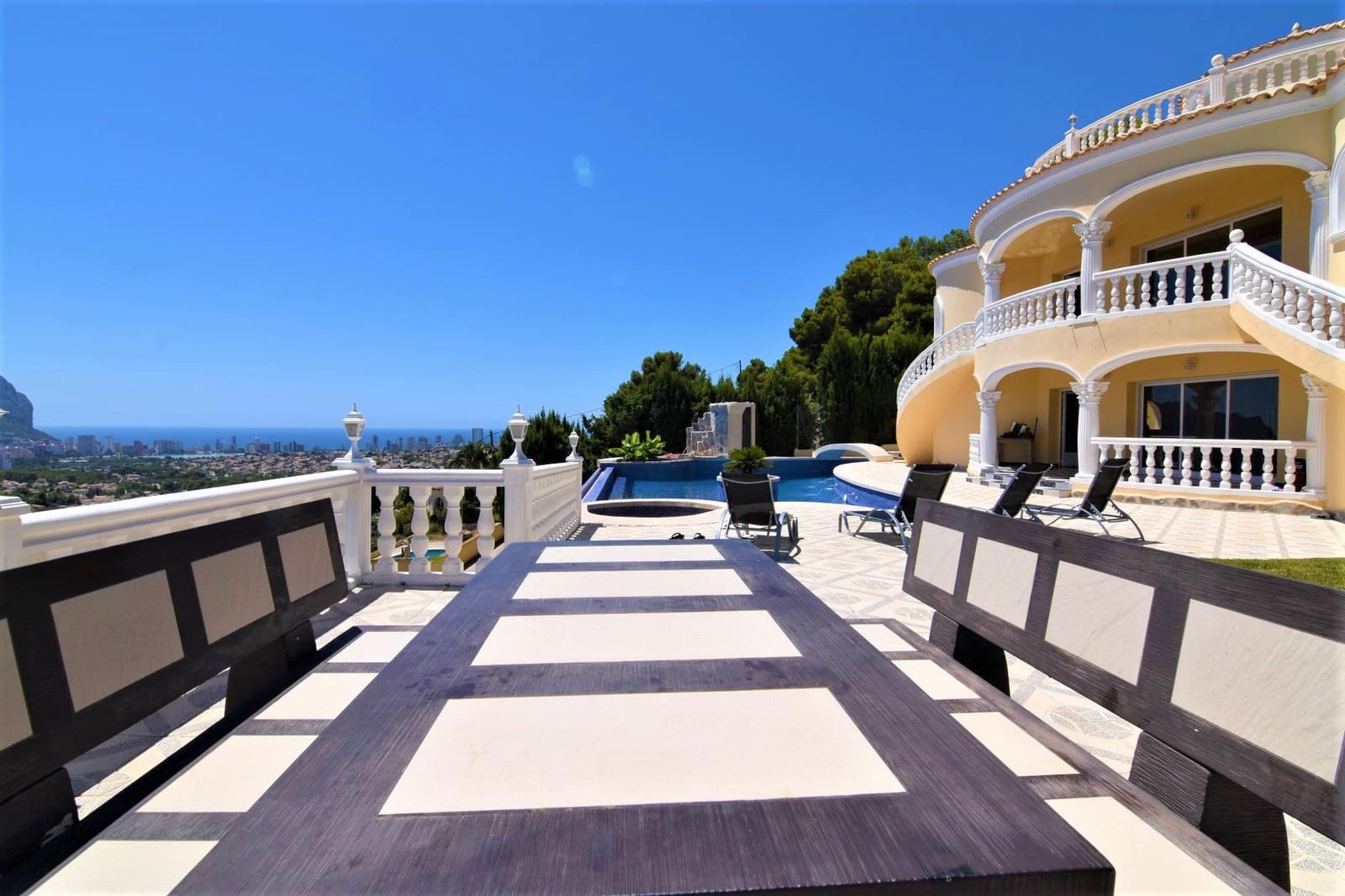 Chalet de 4 habitaciones en Calpe / Calp en venta con piscina garaje - 1.250.000 € (Ref: 4698484)