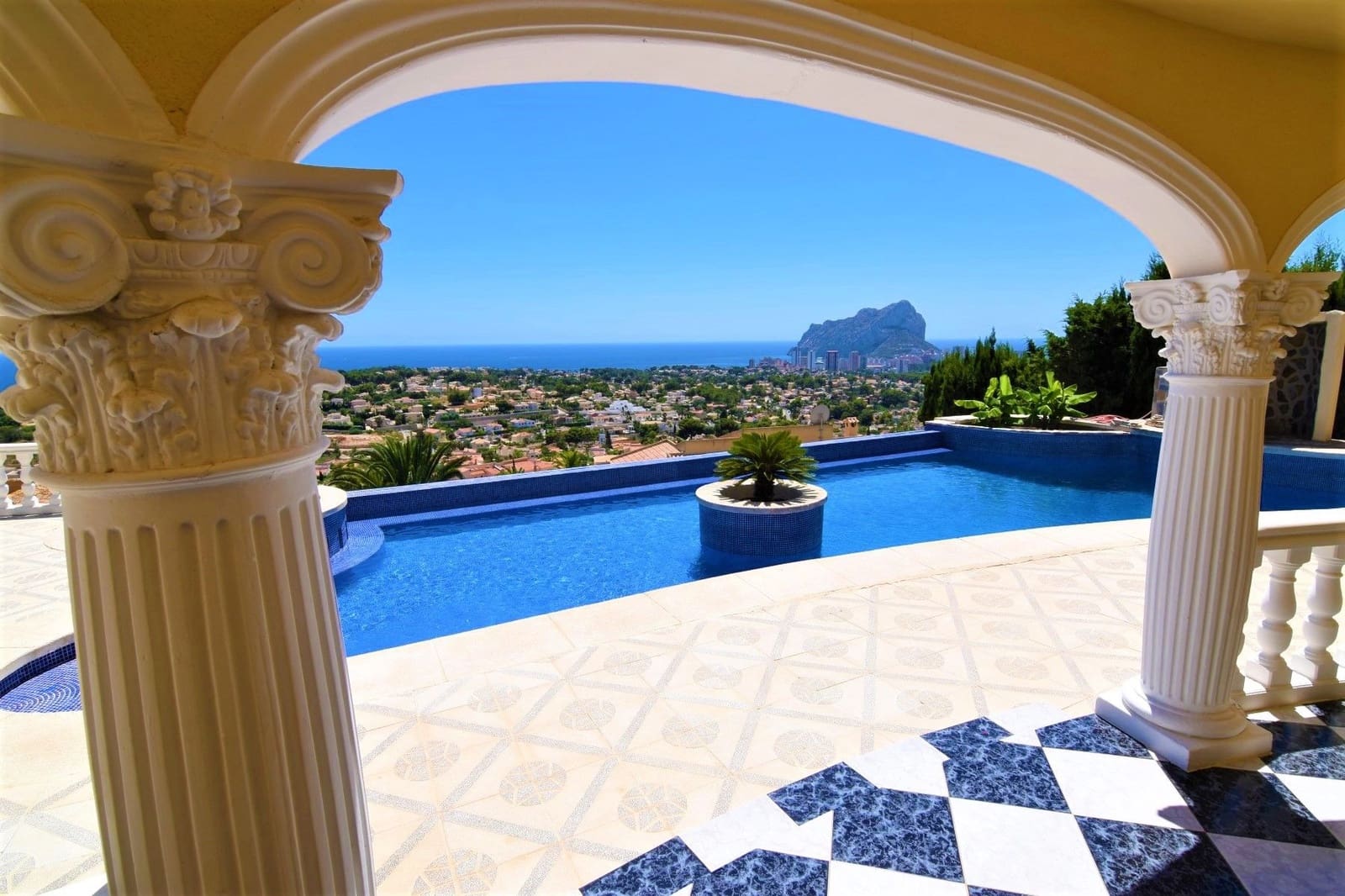 Chalet de 4 habitaciones en Calpe / Calp en venta con piscina garaje - 1.250.000 € (Ref: 4698484)