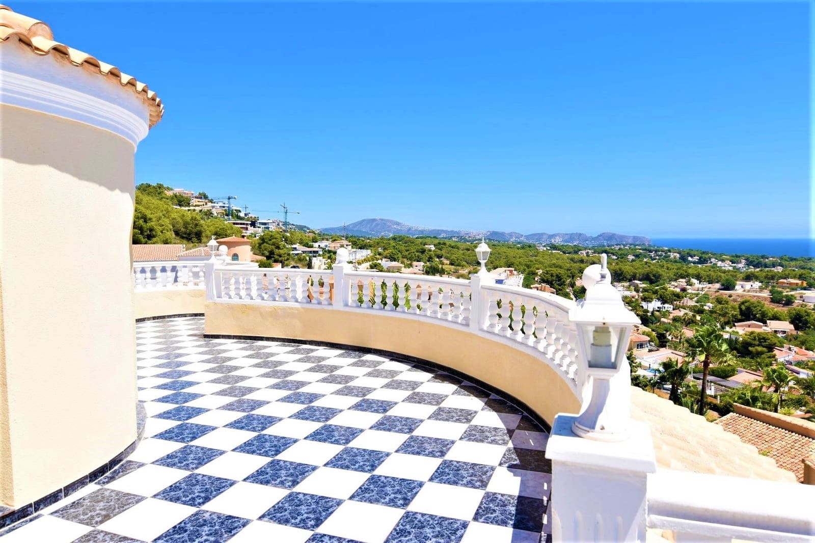 Chalet de 4 habitaciones en Calpe / Calp en venta con piscina garaje - 1.250.000 € (Ref: 4698484)