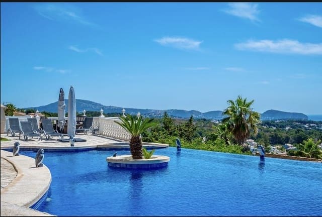 4 soverom Villa til salgs i Calpe / Calp med svømmebasseng garasje - € 1 400 000 (Ref: 4698484)