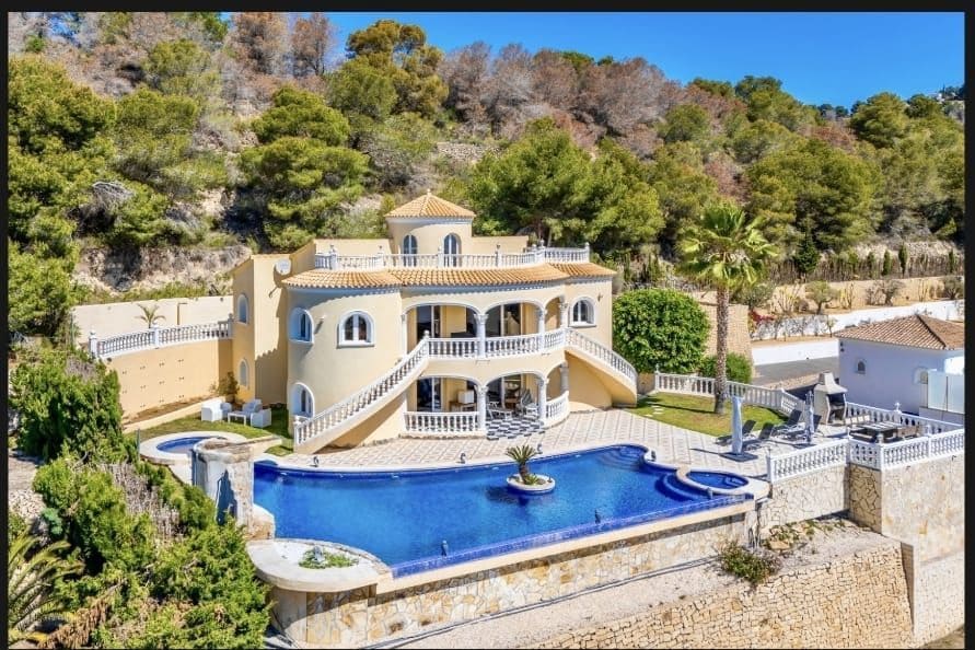 4 soveværelse Villa til salg i Calpe / Calp med swimmingpool garage - € 1.400.000 (Ref: 4698484)