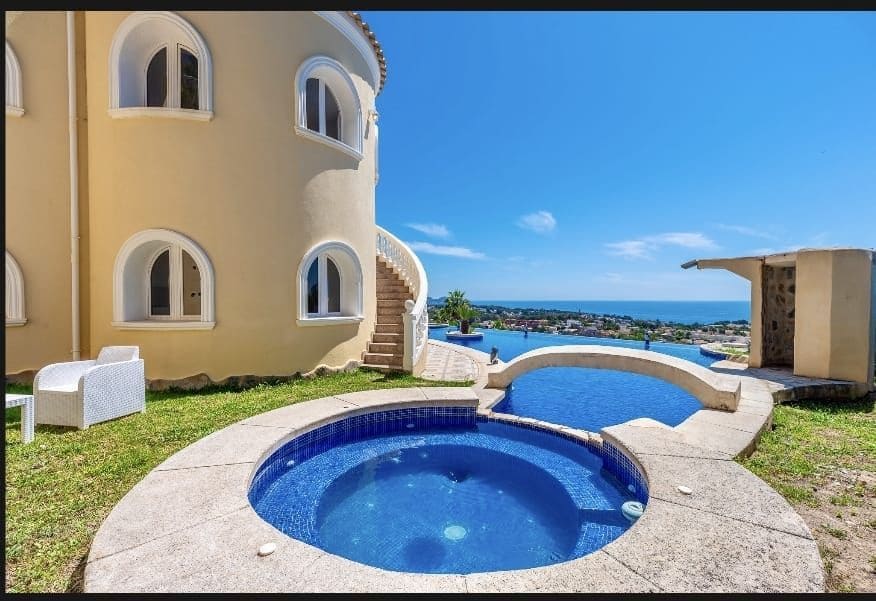 4 soveværelse Villa til salg i Calpe / Calp med swimmingpool garage - € 1.400.000 (Ref: 4698484)