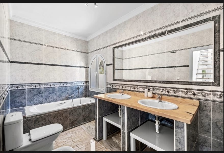 4 soveværelse Villa til salg i Calpe / Calp med swimmingpool garage - € 1.400.000 (Ref: 4698484)