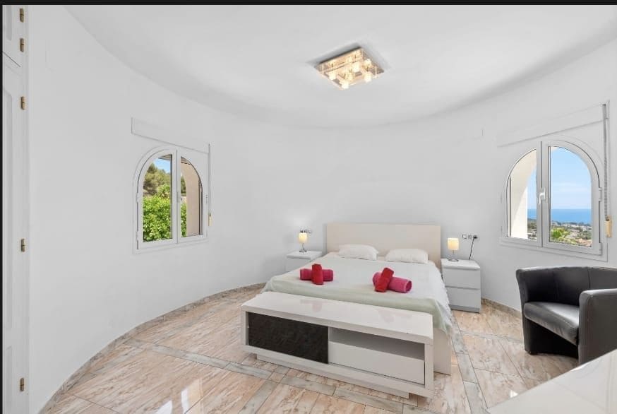 4 soveværelse Villa til salg i Calpe / Calp med swimmingpool garage - € 1.400.000 (Ref: 4698484)