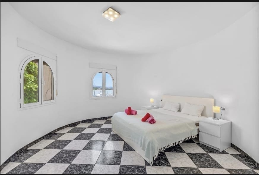 4 soveværelse Villa til salg i Calpe / Calp med swimmingpool garage - € 1.400.000 (Ref: 4698484)