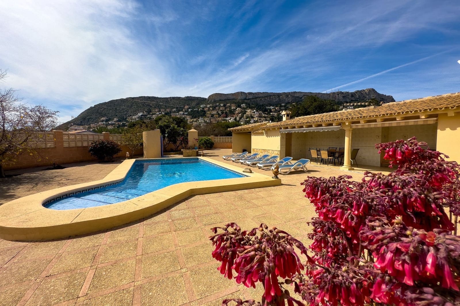 5 bedroom Villa for sale in Calpe / Calp with pool garage - € 650,000 (Ref: 7644535)
