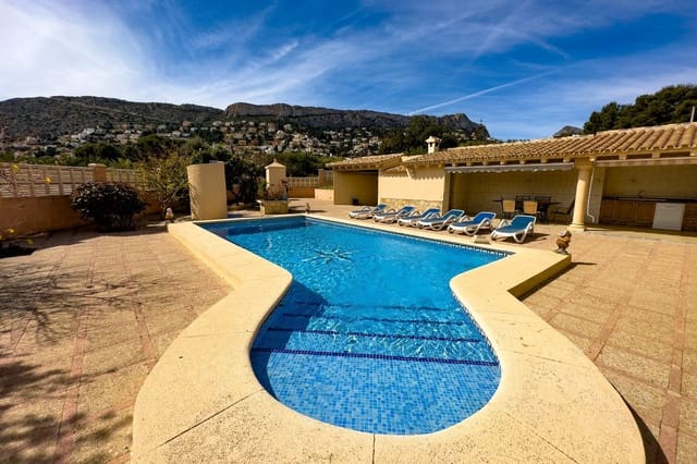 5 bedroom Villa for sale in Calpe / Calp with pool garage - € 650,000 (Ref: 7644535)