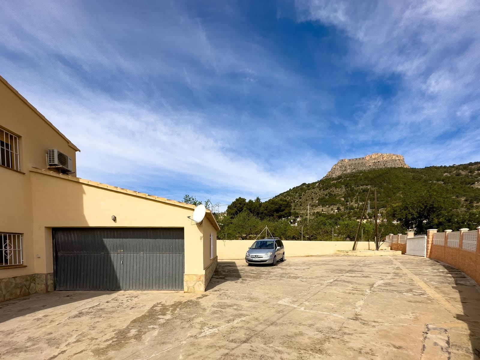 5 bedroom Villa for sale in Calpe / Calp with pool garage - € 650,000 (Ref: 7644535)