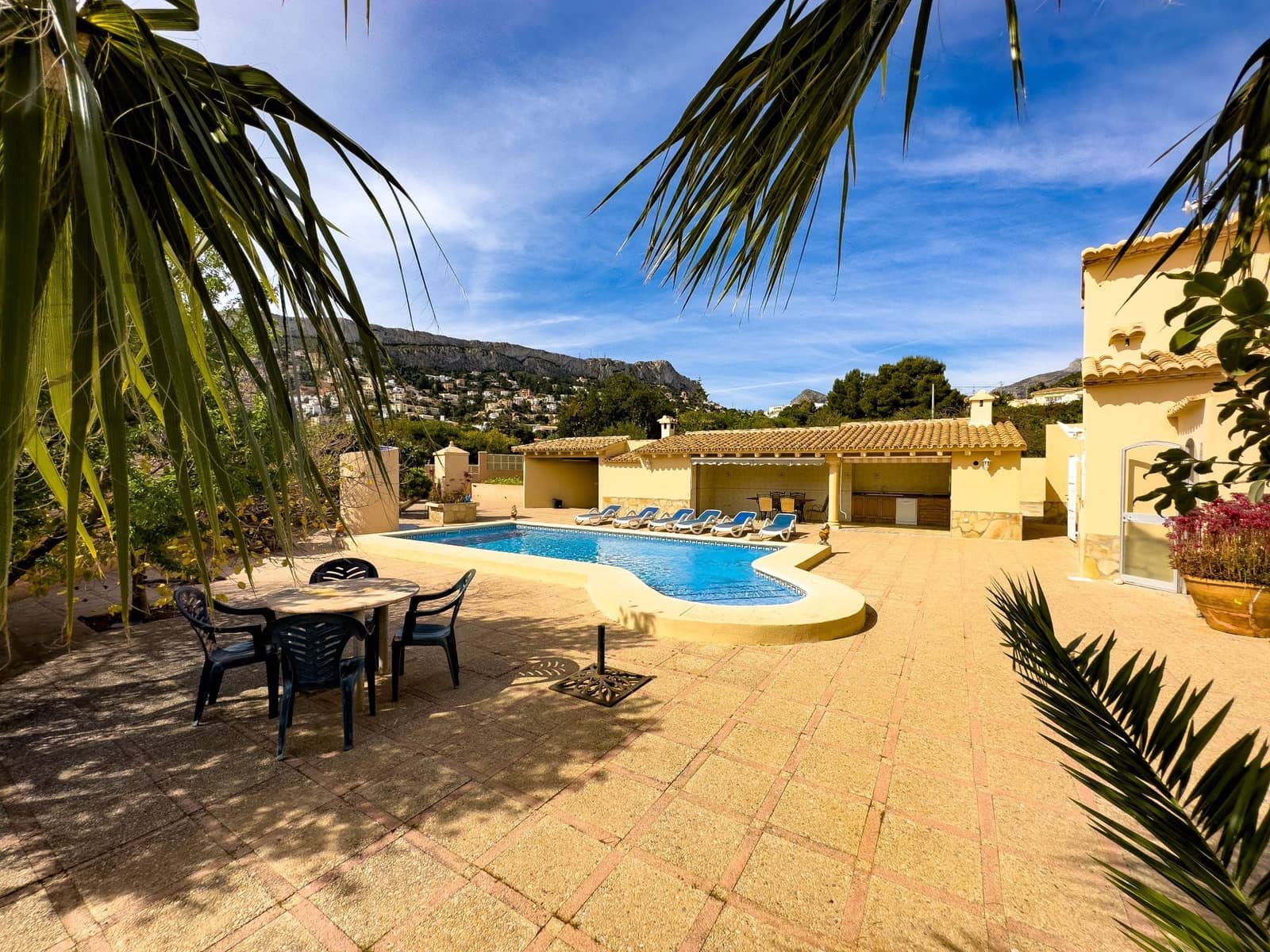 5 bedroom Villa for sale in Calpe / Calp with pool garage - € 650,000 (Ref: 7644535)