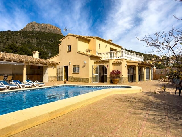 5 bedroom Villa for sale in Calpe / Calp with pool garage - € 650,000 (Ref: 7644535)