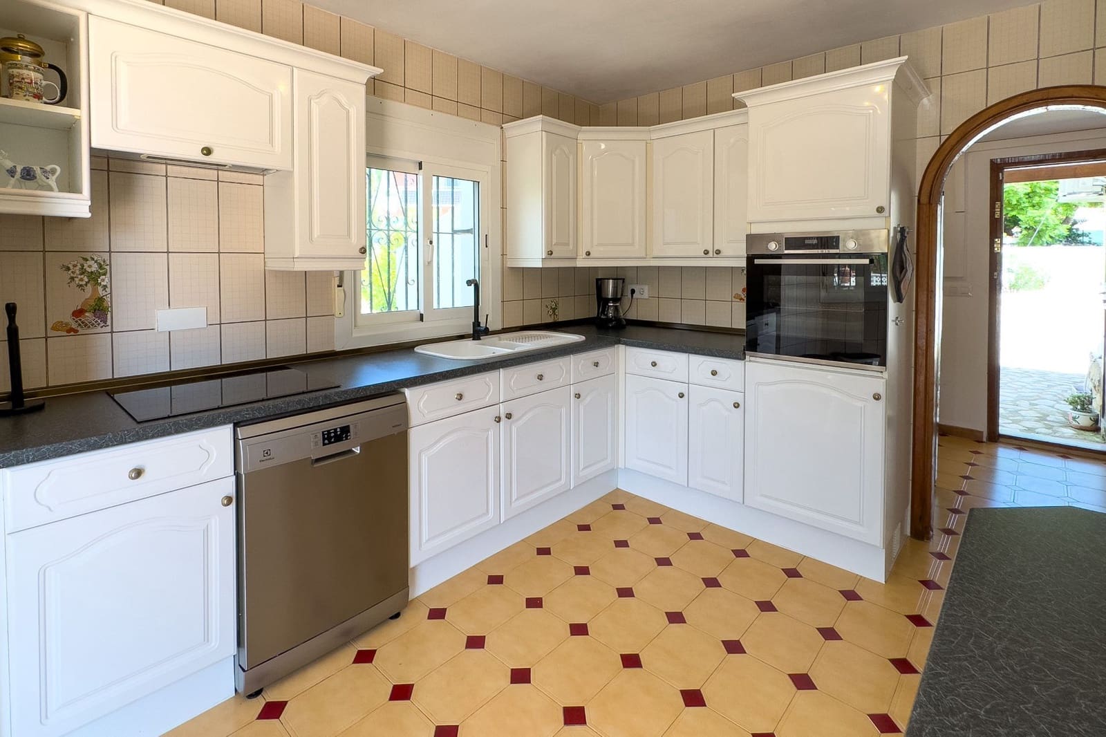 4 bedroom Villa for sale in Calpe / Calp with pool garage - € 649,000 (Ref: 8119157)