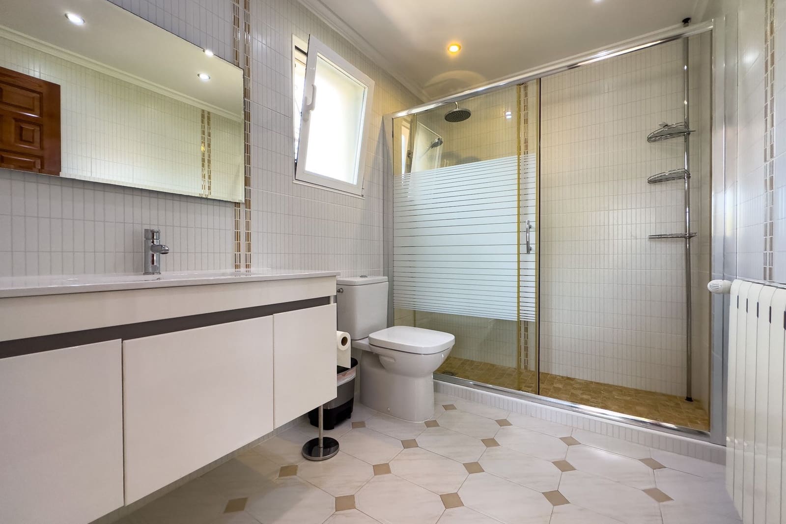 4 bedroom Villa for sale in Calpe / Calp with pool garage - € 649,000 (Ref: 8119157)