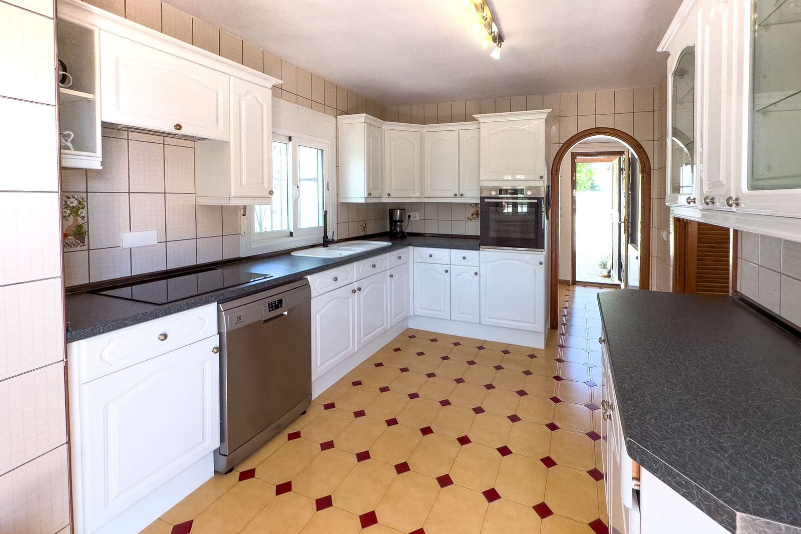 4 bedroom Villa for sale in Calpe / Calp with pool garage - € 649,000 (Ref: 8119157)