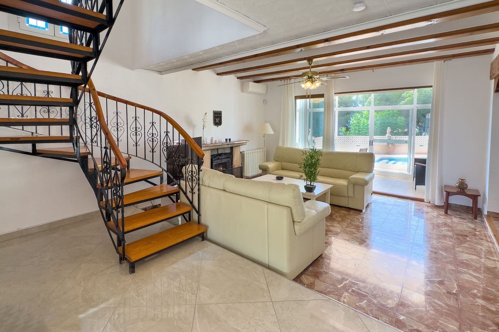 4 bedroom Villa for sale in Calpe / Calp with pool garage - € 649,000 (Ref: 8119157)