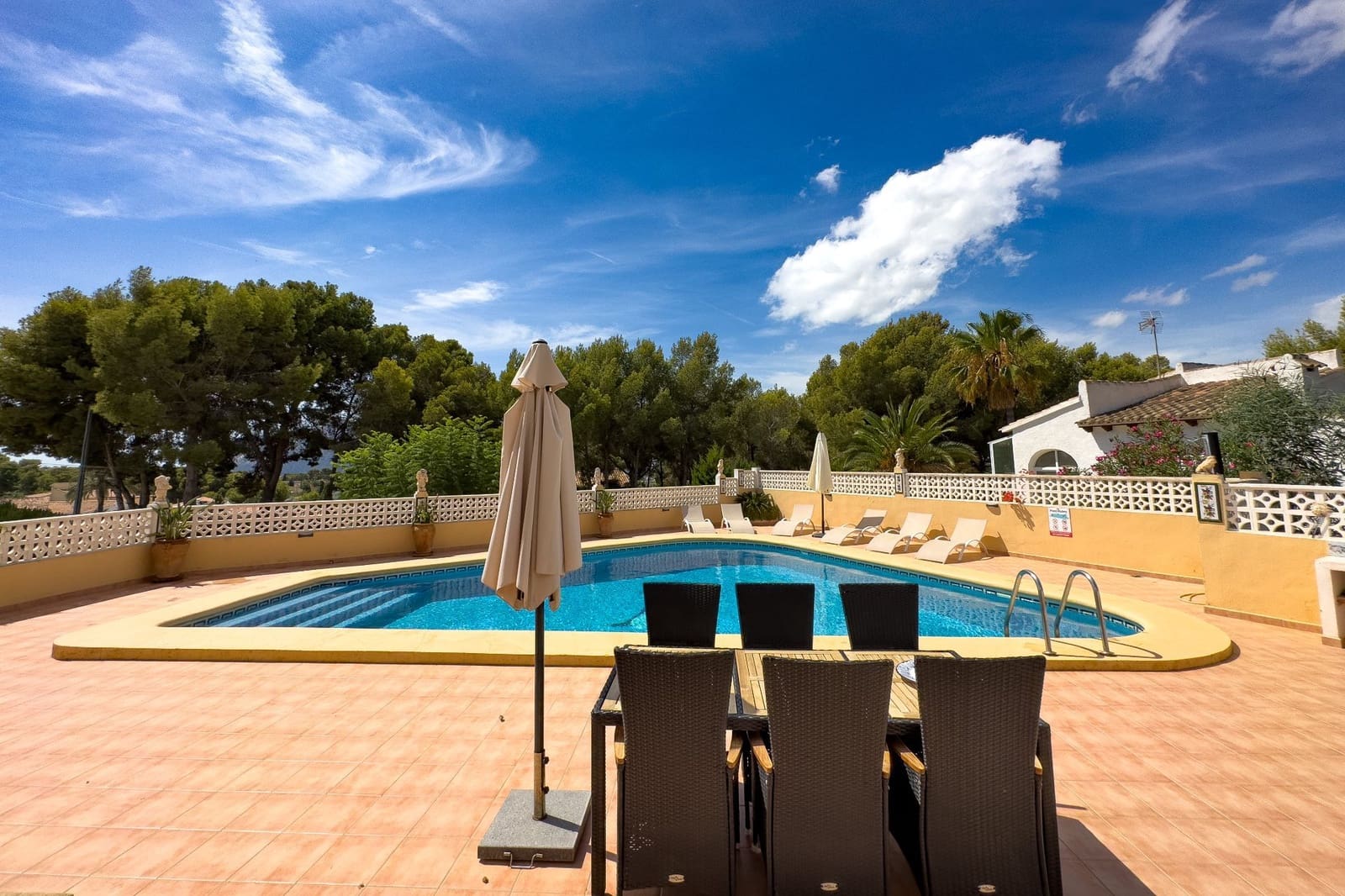 4 bedroom Villa for sale in Calpe / Calp with pool garage - € 649,000 (Ref: 8119157)