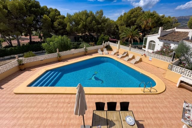 Chalet de 4 habitaciones en Calpe / Calp en venta con piscina garaje - 649.000 € (Ref: 8119157)
