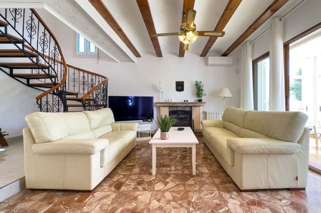 Chalet de 4 habitaciones en Calpe / Calp en venta con piscina garaje - 649.000 € (Ref: 8119157)