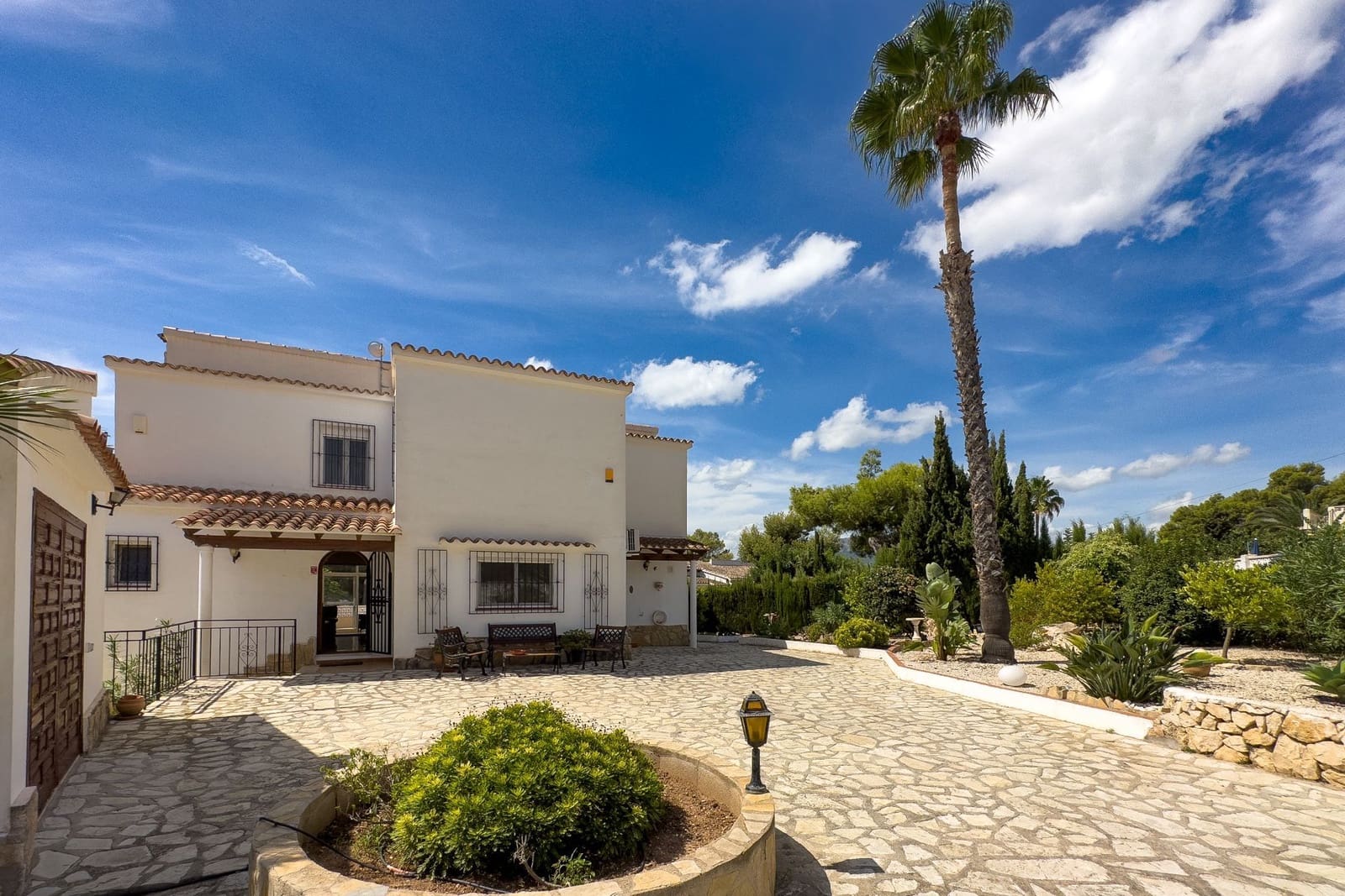 4 bedroom Villa for sale in Calpe / Calp with pool garage - € 649,000 (Ref: 8119157)