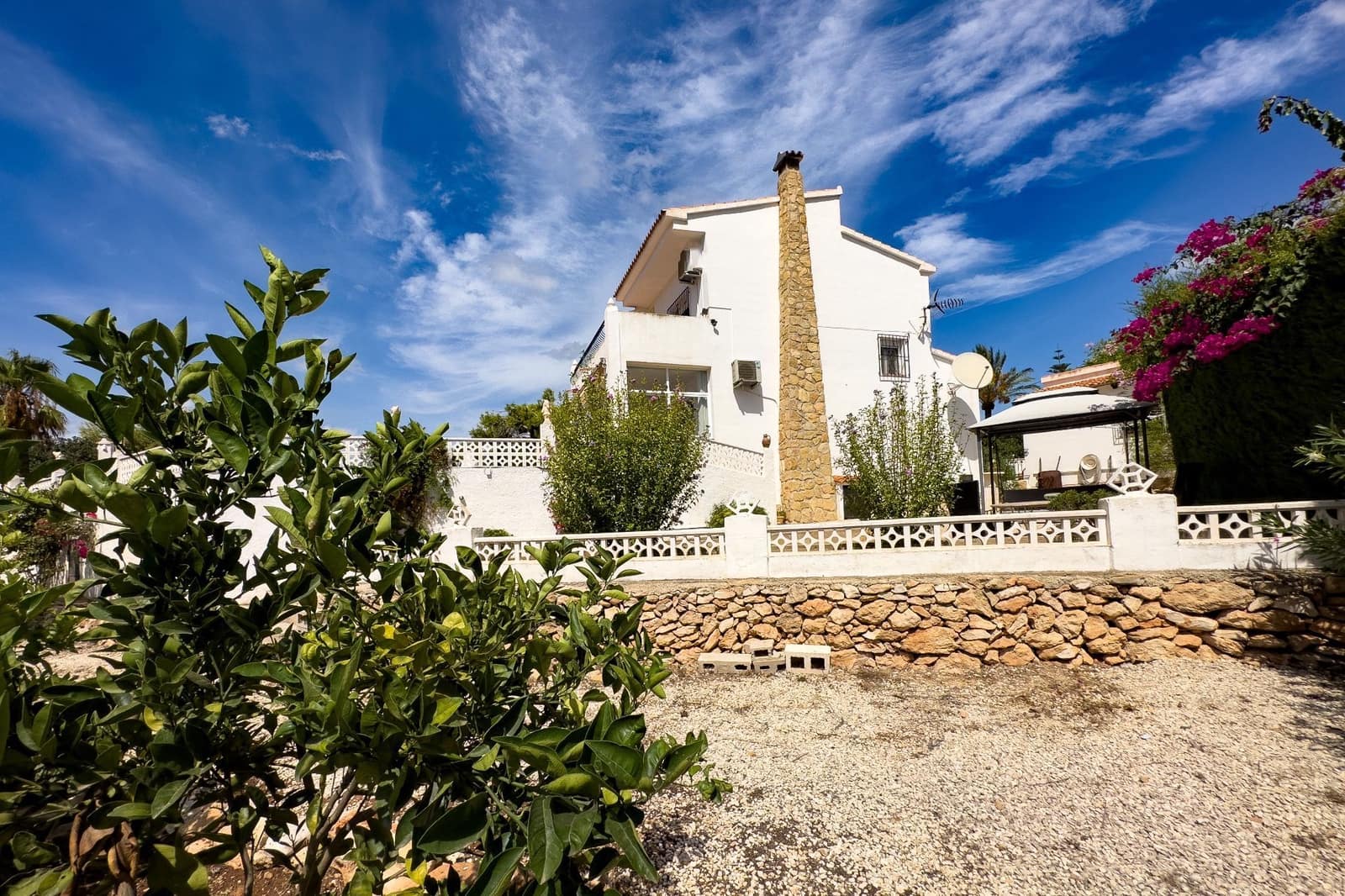 4 bedroom Villa for sale in Calpe / Calp with pool garage - € 649,000 (Ref: 8119157)