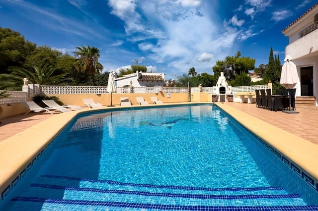 Chalet de 4 habitaciones en Calpe / Calp en venta con piscina garaje - 649.000 € (Ref: 8119157)