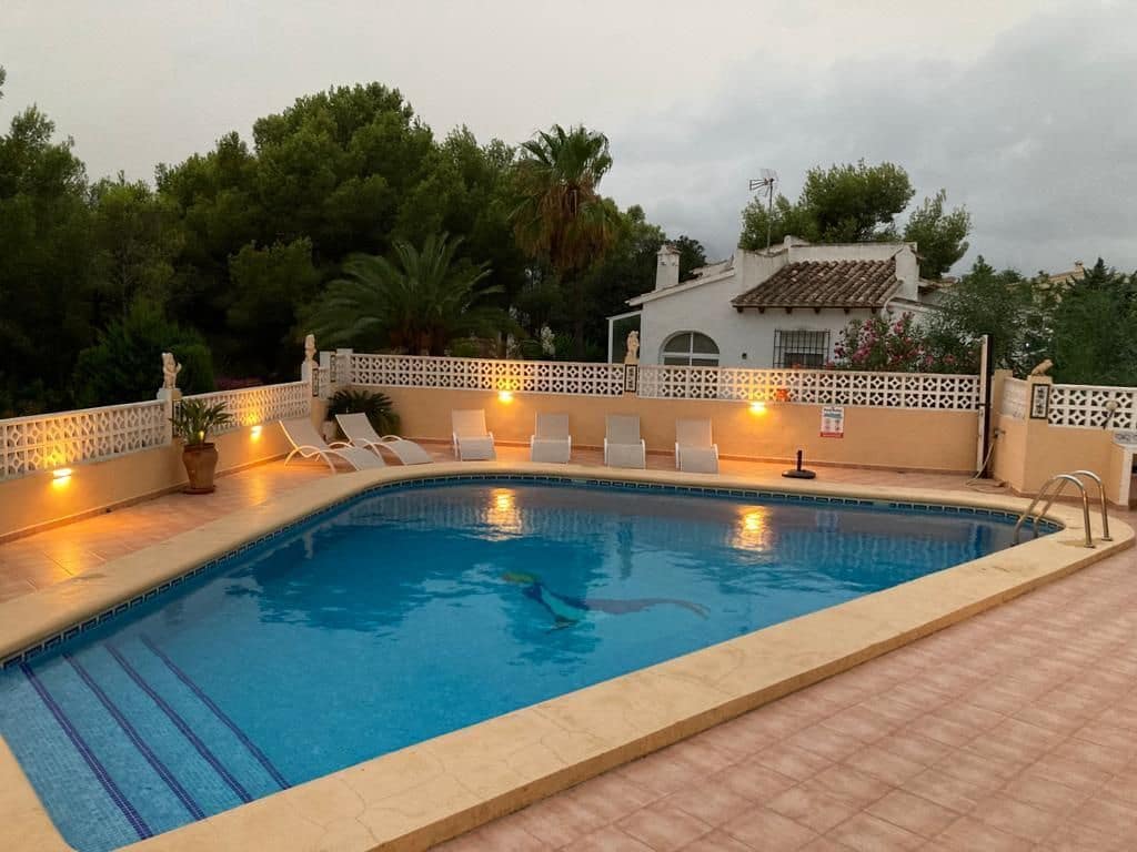 4 bedroom Villa for sale in Calpe / Calp with pool garage - € 649,000 (Ref: 8119157)