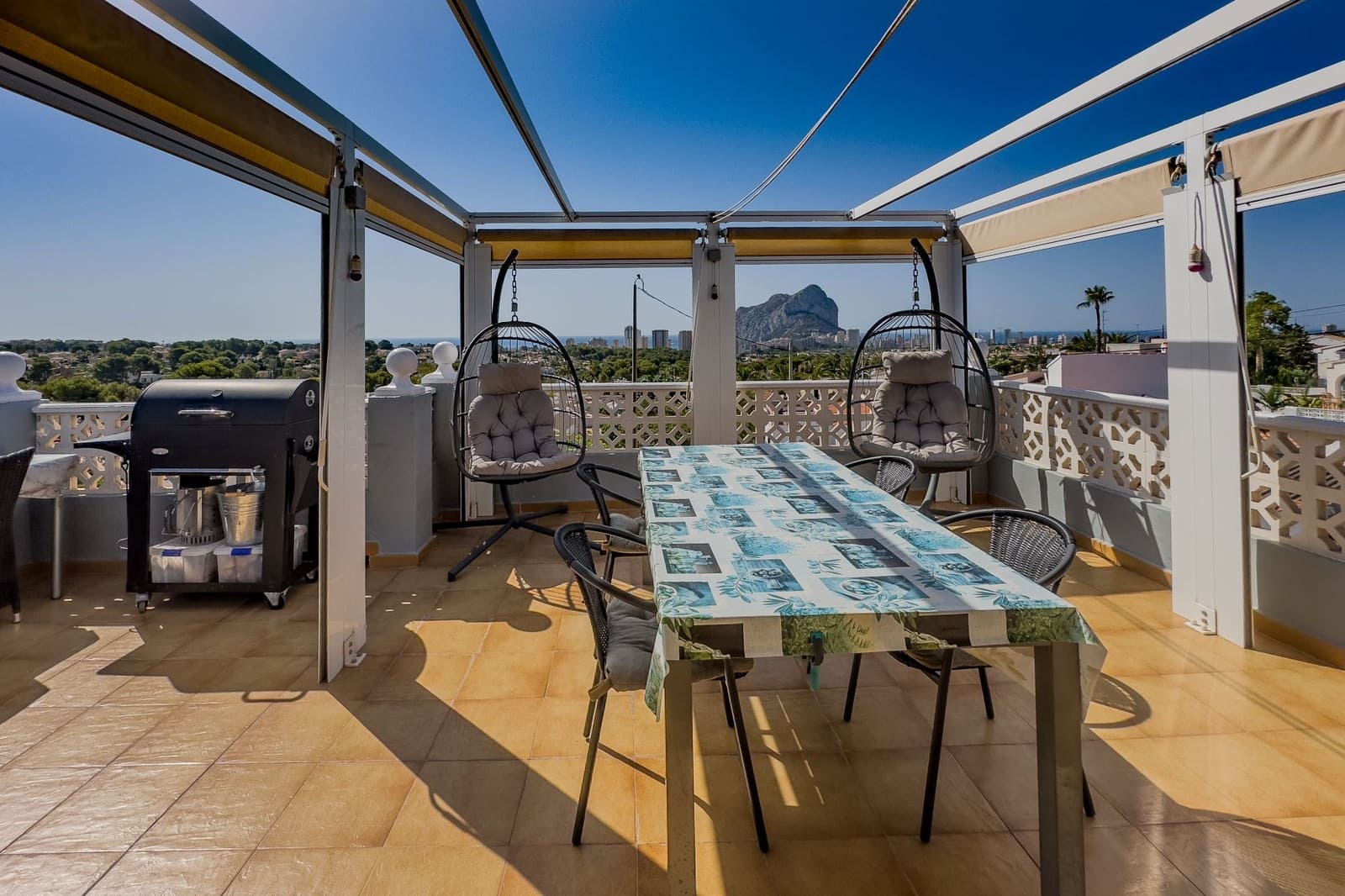 4 makuuhuone Huvila myytävänä paikassa Calpe / Calp mukana uima-altaan 
autotalli - 525 000 € (Ref: 8463461)