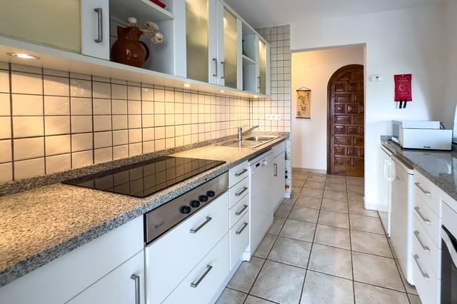 3 makuuhuone Huvila myytävänä paikassa Canuta, Calpe / Calp mukana uima-altaan 
autotalli - 650 000 € (Ref: 8640795)