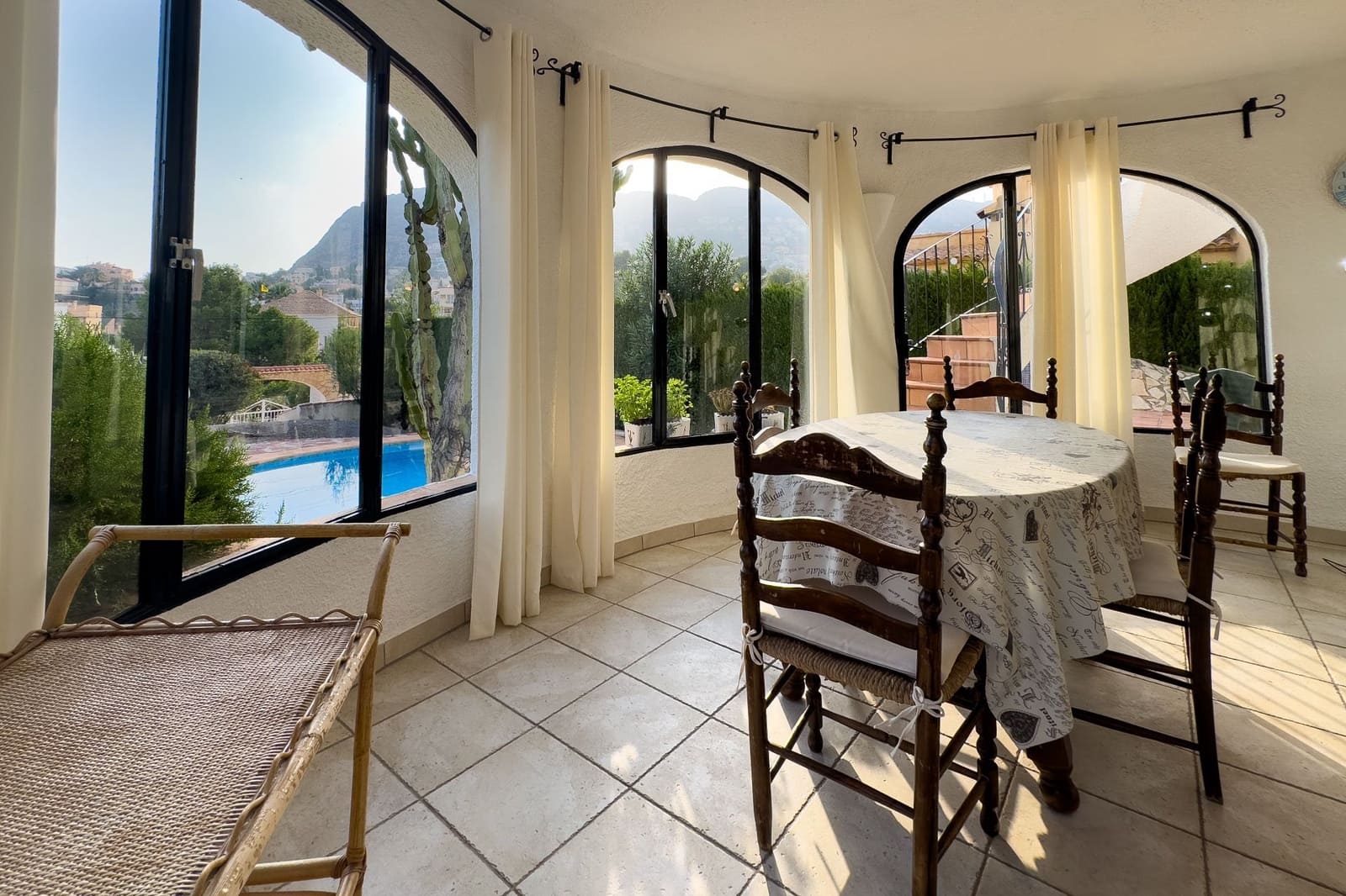 3 makuuhuone Huvila myytävänä paikassa Calpe / Calp mukana uima-altaan 
autotalli - 650 000 € (Ref: 8640795)