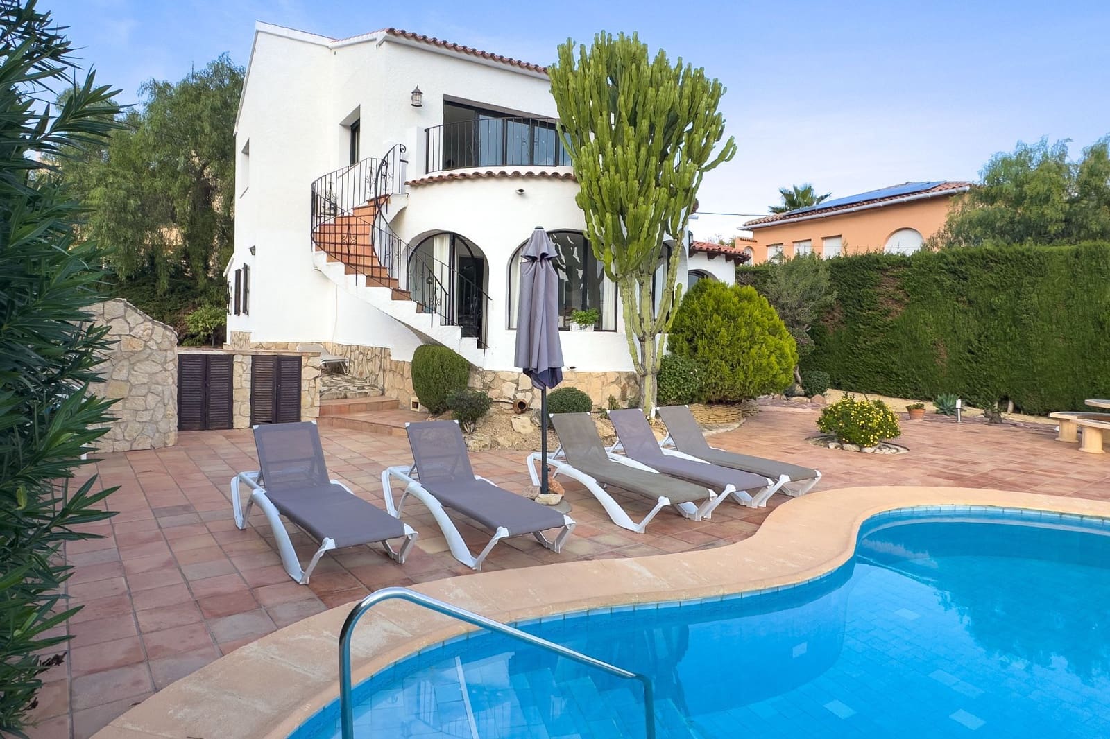 3 makuuhuone Huvila myytävänä paikassa Calpe / Calp mukana uima-altaan 
autotalli - 650 000 € (Ref: 8640795)