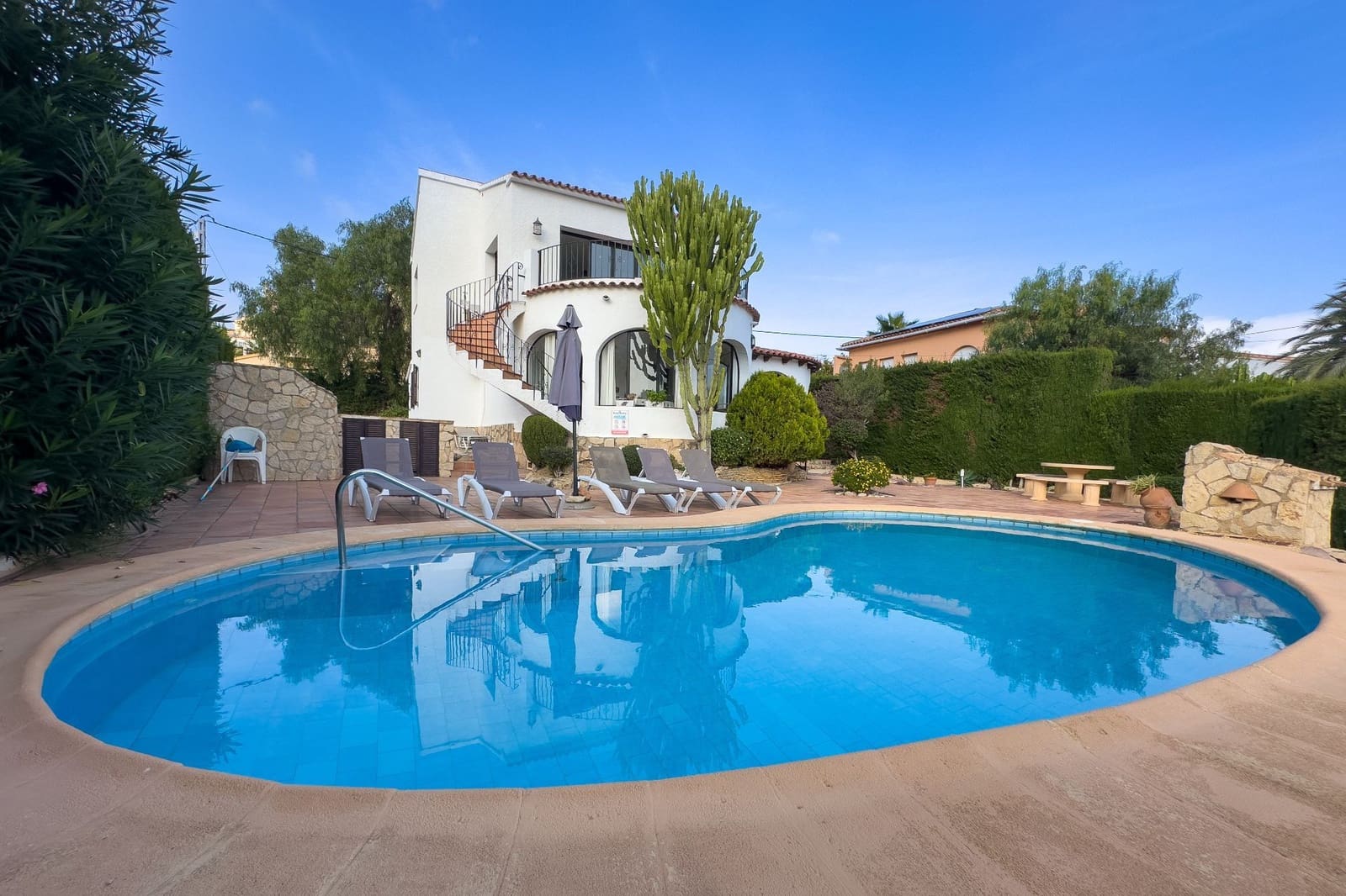 3 makuuhuone Huvila myytävänä paikassa Calpe / Calp mukana uima-altaan 
autotalli - 650 000 € (Ref: 8640795)